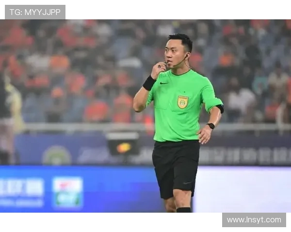 李海新唐顺齐联手执法超级杯中超金银哨再聚首引关注